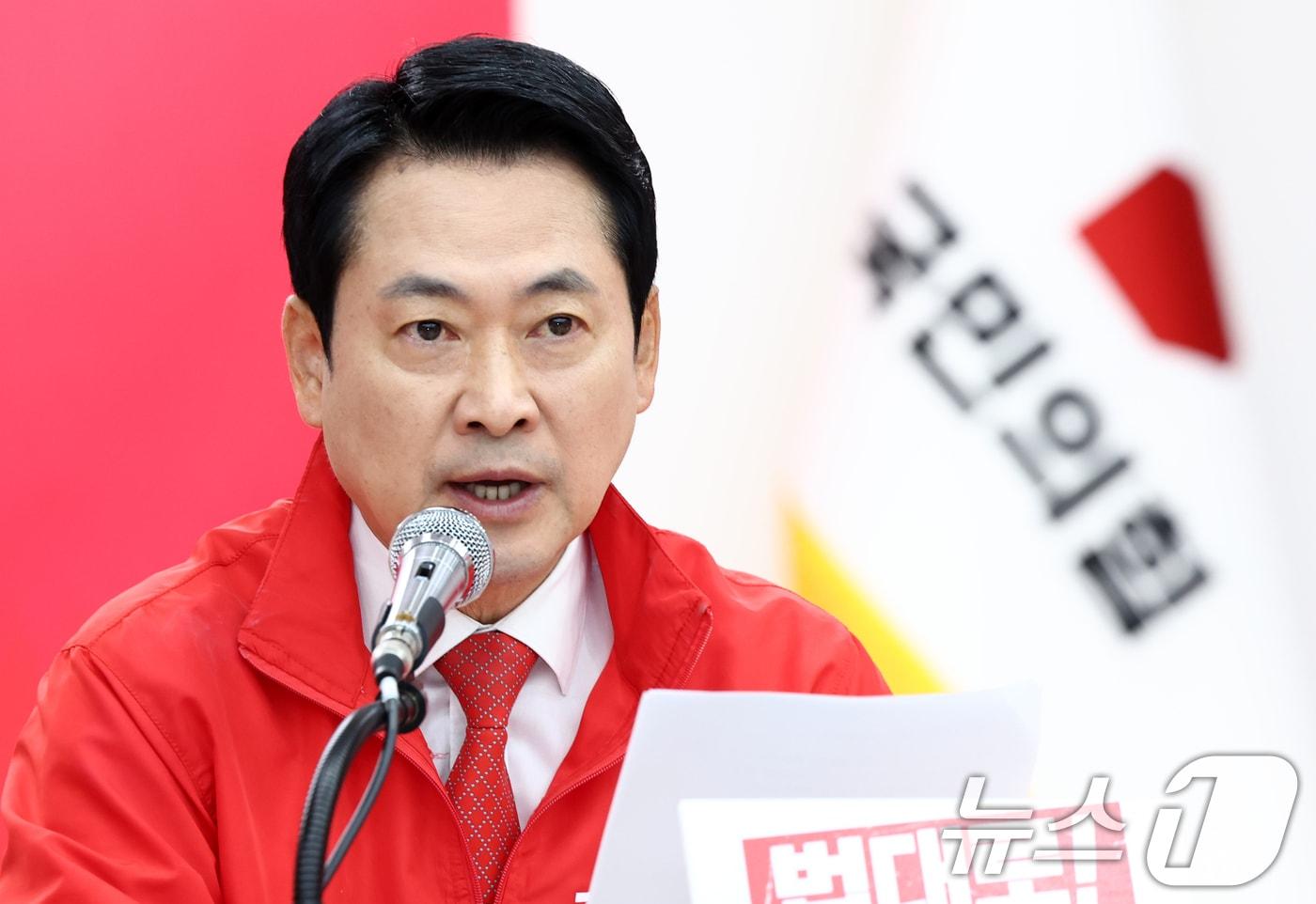 본문 이미지 - 장동혁 국민의힘 대표가 25일 오전 서울 여의도 국민의힘 당사에서 열린 중앙선거대책위원회의에서 발언하고 있다. 2026.5.25 ⓒ 뉴스1 최지환 기자