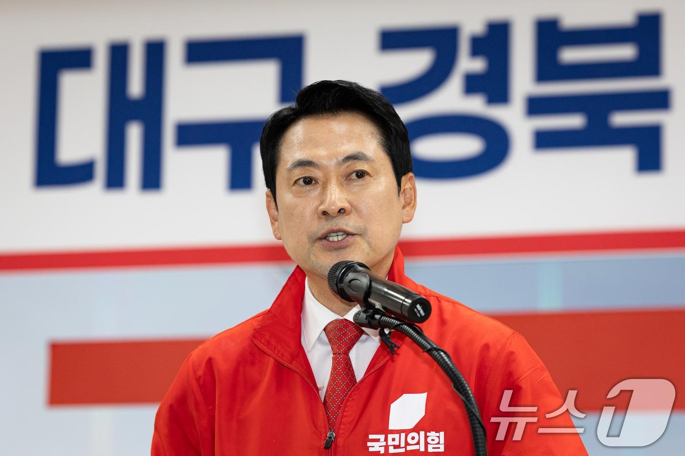 본문 이미지 - 장동혁 국민의힘 대표가 25일 대구 수성구 국민의힘 대구시당에서 열린 대구·경북 공동 비전선포식에서 인사말을 하고 있다. 2026.5.25 ⓒ 뉴스1 유승관 기자