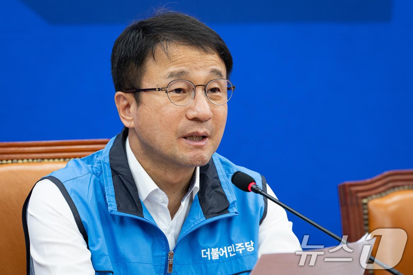 본문 이미지 - 한병도 더불어민주당 원내대표가 26일 서울 여의도 국회에서 열린 원내대책회의에서 모두 발언을 하고 있다. ⓒ 뉴스1 유승관 기자