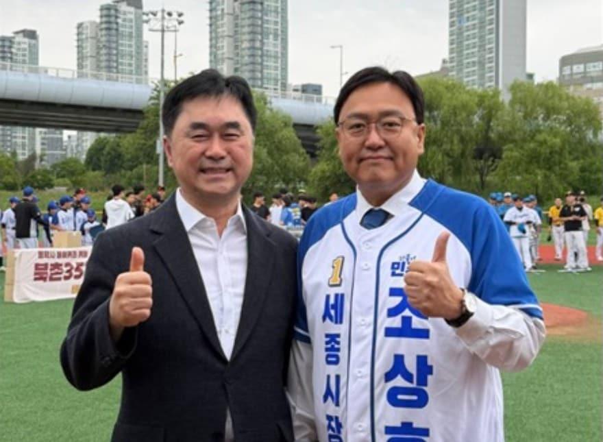 본문 이미지 -  무소속 김종민 의원(왼쪽)과 조상호 민주당 세종시장 후보.. / 김종민 의원 페이스북 캡처