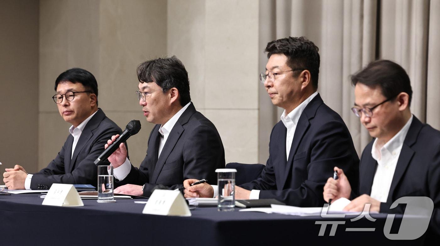 전상진 신세계그룹 경영총괄 부사장이 26일 서울 강남구 조선팰리스 호텔에서 스타벅스 '탱크데이' 논란 관련 내부 진상조사 결과를 발표하고 있다. 2026.5.26 ⓒ 뉴스1 구윤성 기자