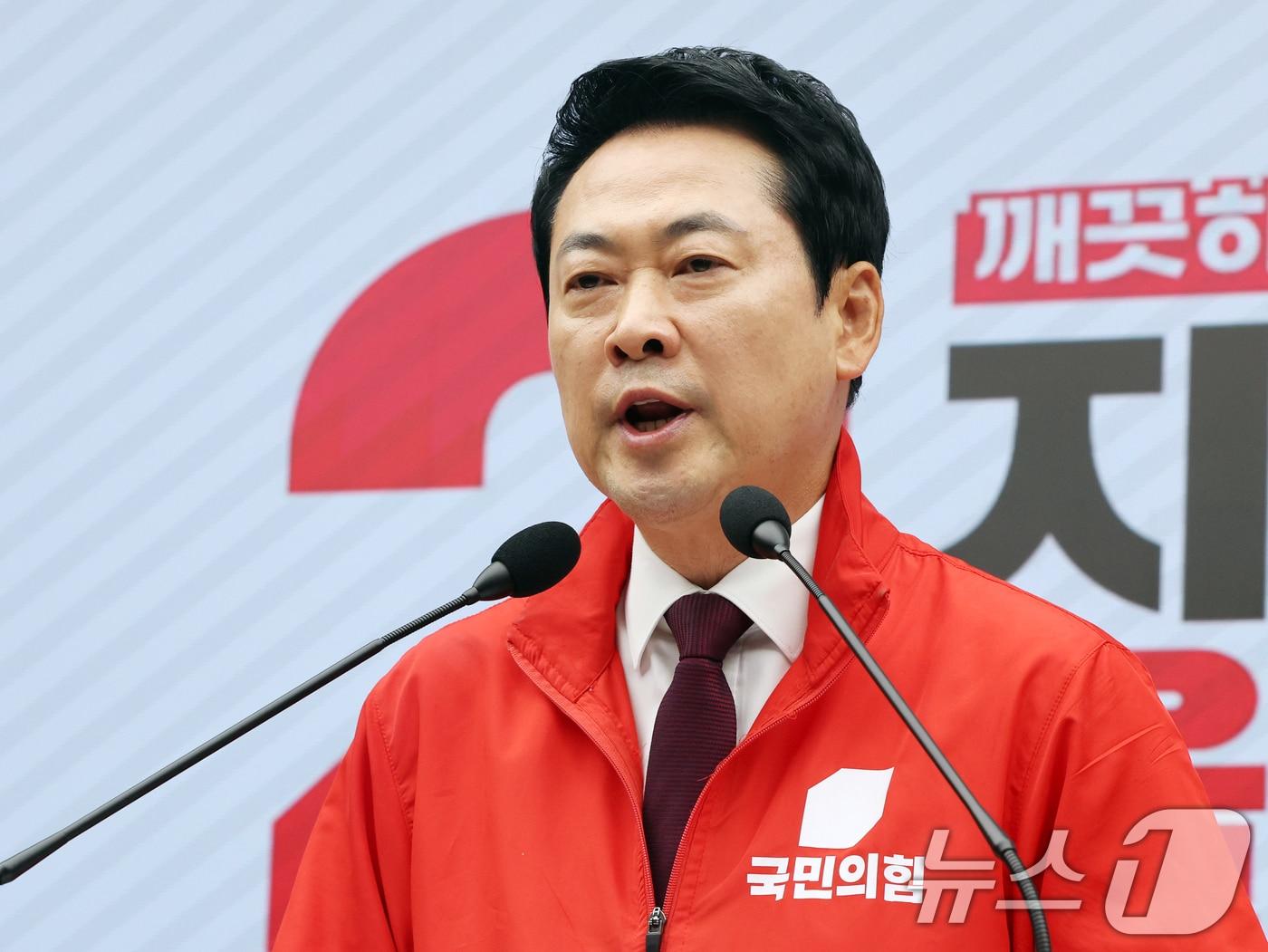 본문 이미지 - 장동혁 국민의힘 대표가 26일 오전 서울 여의도 중앙당사에 마련된 제9회 전국동시지방선거 종합상황실에서 기자회견을 하고 있다. 2026.5.26 ⓒ 뉴스1 황기선 기자