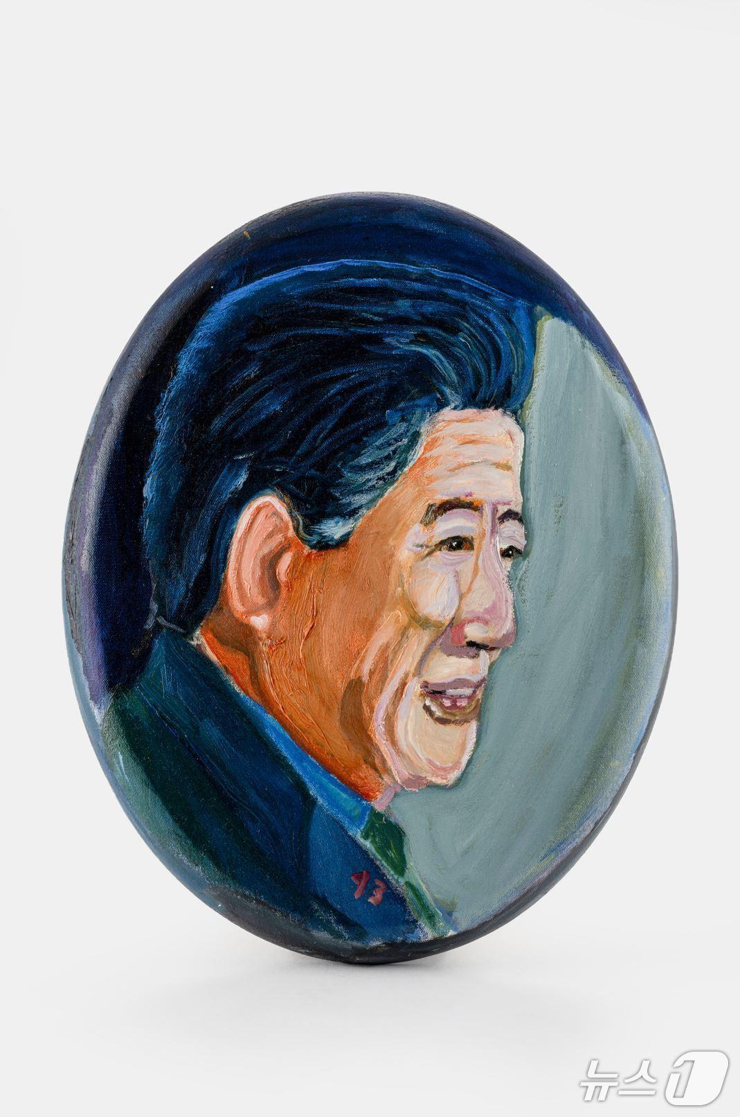 본문 이미지 - 조지 W. 부시 전 미국 대통령이 2019년 노무현 대통령 10주기 추도식에 참석해 유족에게 전달한 초상화.(깨어있는 시민 문화체험전시관 제공. 재판매 및 DB금지)