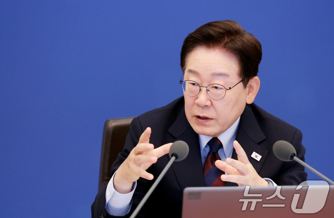 본문 이미지 - 이재명 대통령이 26일 청와대에서 열린 제23회 국무회의 겸 제10차 비상경제점검회의에서 발언을 하고 있다. 2026.5.26 ⓒ 뉴스1 허경 기자