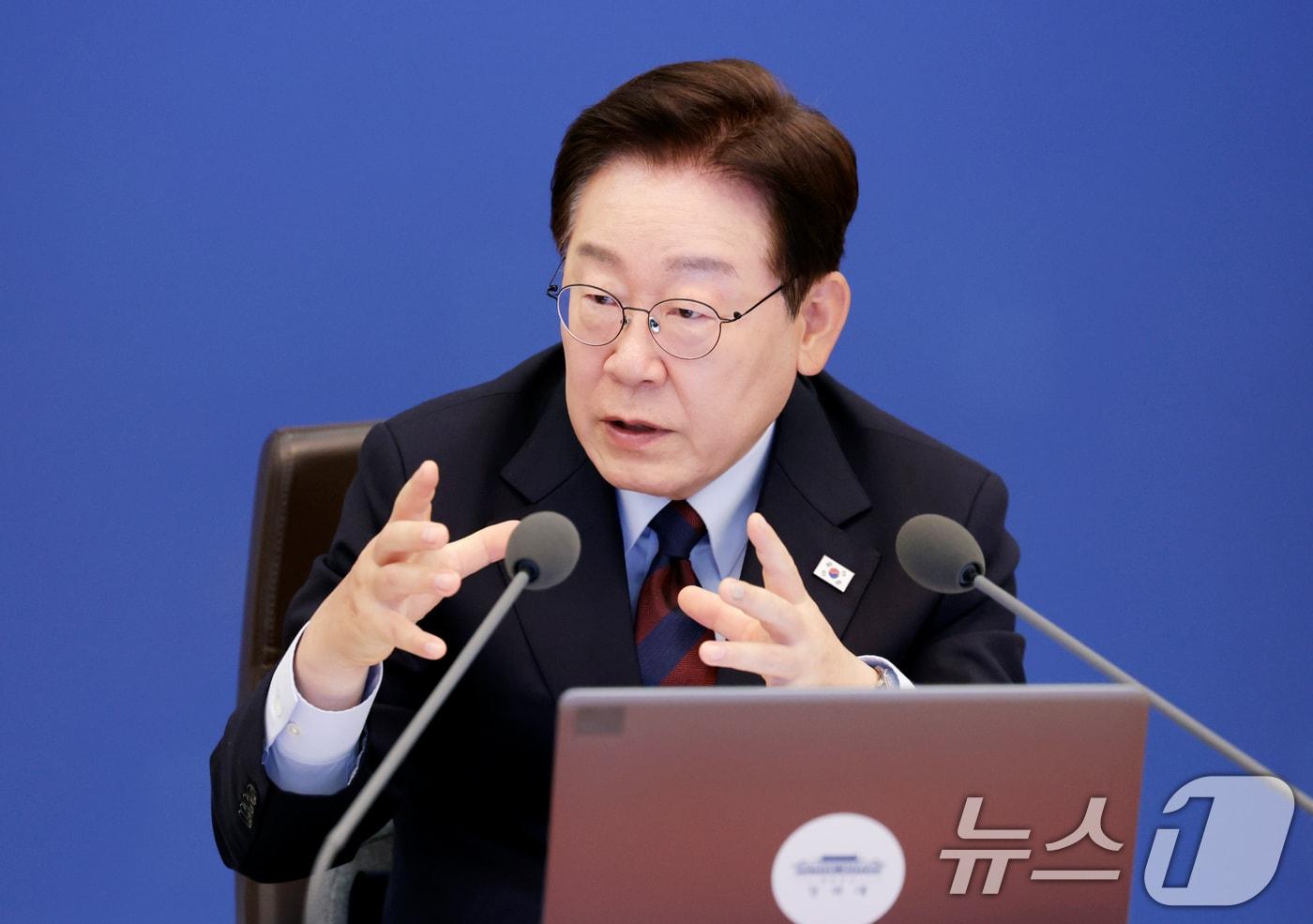 본문 이미지 - 이재명 대통령이 26일 청와대에서 열린 제23회 국무회의 겸 제10차 비상경제점검회의에서 발언을 하고 있다. 2026.5.26 ⓒ 뉴스1 허경 기자