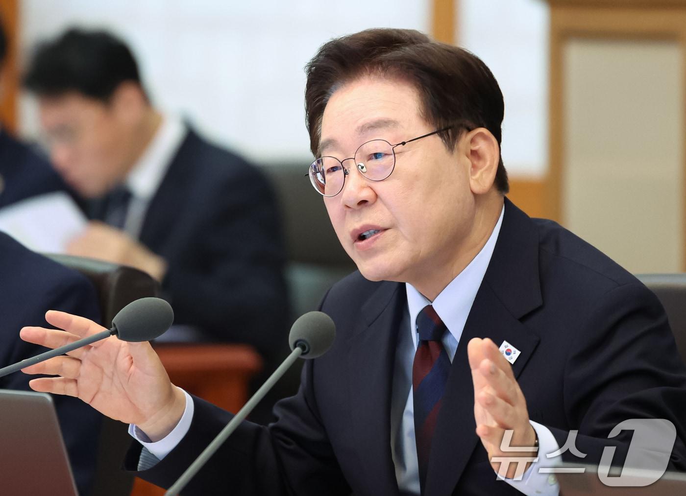 본문 이미지 - 이재명 대통령이 26일 청와대에서 열린 제23회 국무회의 겸 제10차 비상경제점검회의에서 발언을 하고 있다. 2026.5.26 ⓒ 뉴스1 허경 기자