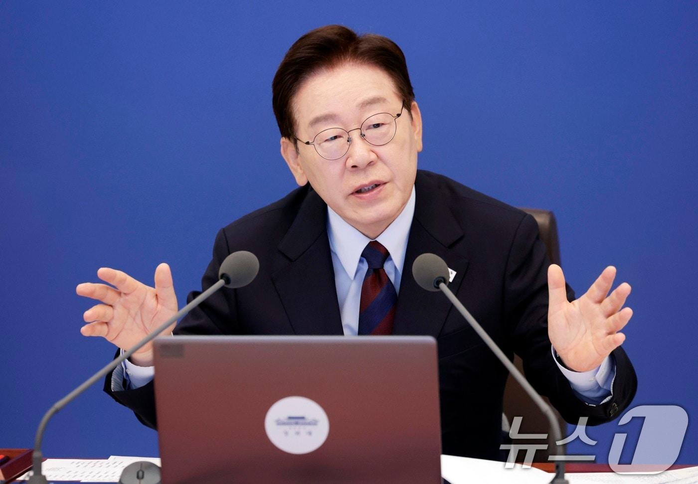 본문 이미지 - 이재명 대통령이 26일 청와대에서 열린 제23회 국무회의 겸 제10차 비상경제점검회의에서 발언을 하고 있다. 2026.5.26 ⓒ 뉴스1 허경 기자