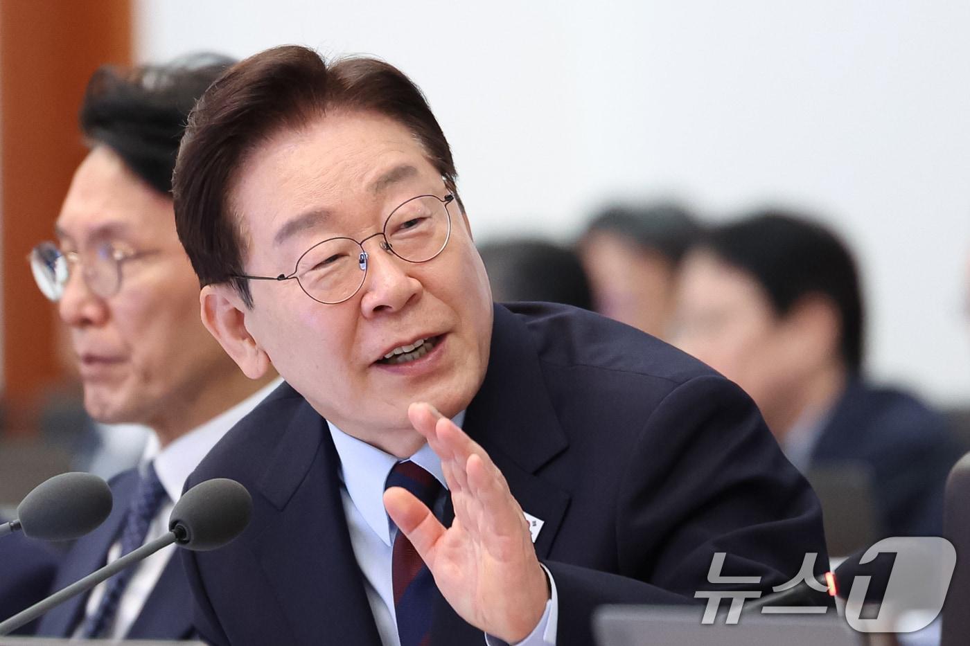 본문 이미지 - 이재명 대통령이 26일 청와대에서 열린 제23회 국무회의 겸 제10차 비상경제점검회의에서 발언을 하고 있다. 2026.5.26 ⓒ 뉴스1 허경 기자
