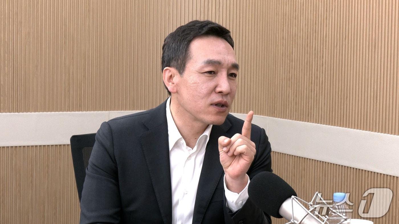 본문 이미지 - 뉴스1TV '팩트앤뷰'에 출연한 김민수 국민의힘 최고위원. /2026.5.26.