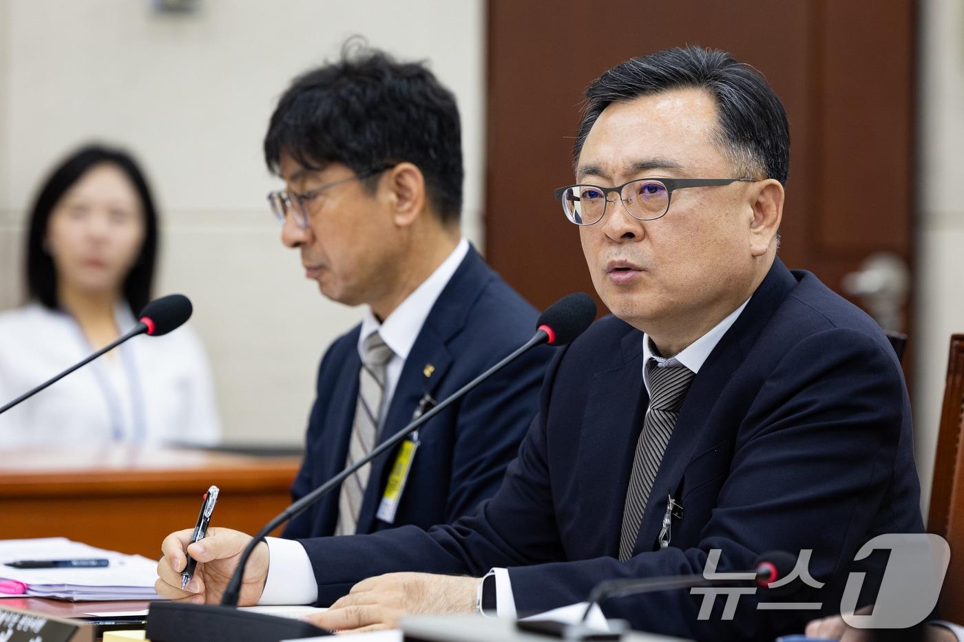 본문 이미지 - 김성보 서울특별시장 권한대행(부시장)이 26일 서울 여의도 국회에서 열린 제435회 국회(임시회) 행정안전위원회 제2차 전체회의 서울시 감사의정원 논란 및 GTX-A 삼성역 철근누락 관련 현안질의에서 의원질의에 답하고 있다. 2026.5.26 ⓒ 뉴스1 유승관 기자