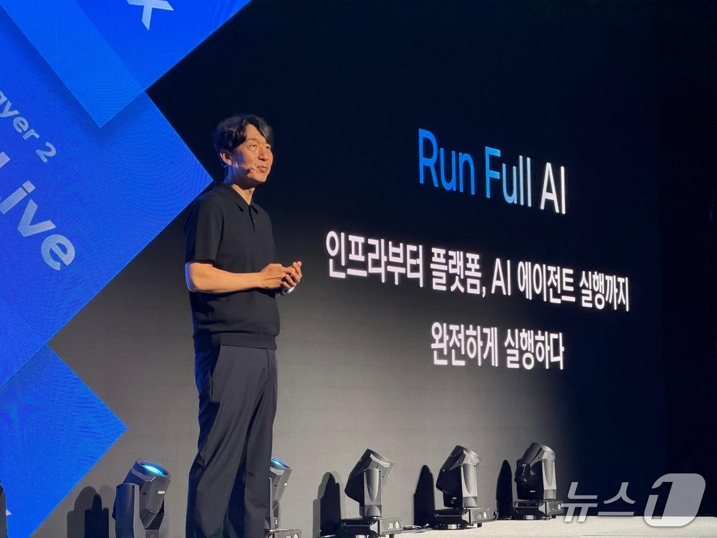 본문 이미지 - 김동훈 NHN클라우드 대표가 26일 서울 중구 '더플라자호텔 서울'에서 기자간담회를 열고, AI 인프라, 플랫폼, 서비스를 통합 제공하는 AI 풀스택 브랜드 'NHN 팩토리X'를 발표했다. 2026.5.26 ⓒ 뉴스1 이기범 기자
