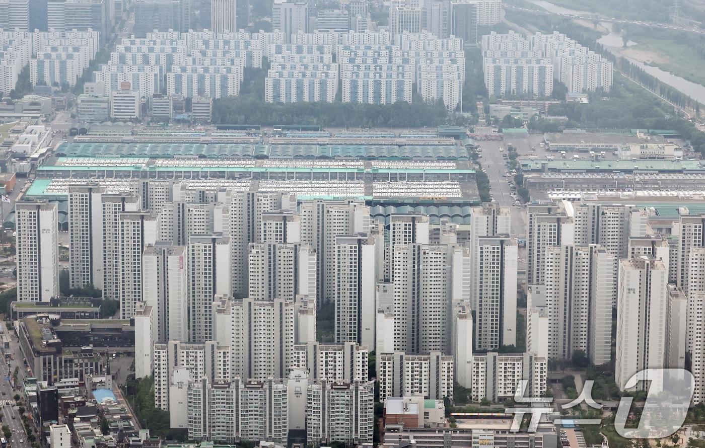 본문 이미지 - 서울 송파구 롯데월드타워 서울스카이에서 바라본 아파트 단지 모습. 2026.5.26 ⓒ 뉴스1 김민지 기자