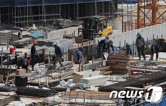 본문 이미지 - 조달청은 교량·지하철·항만 등 사고 위험이 높고 기술적으로 복잡한 고난도 공사에 대해 안전과 품질 평가를 강화한다. 뉴스1 자료사진  