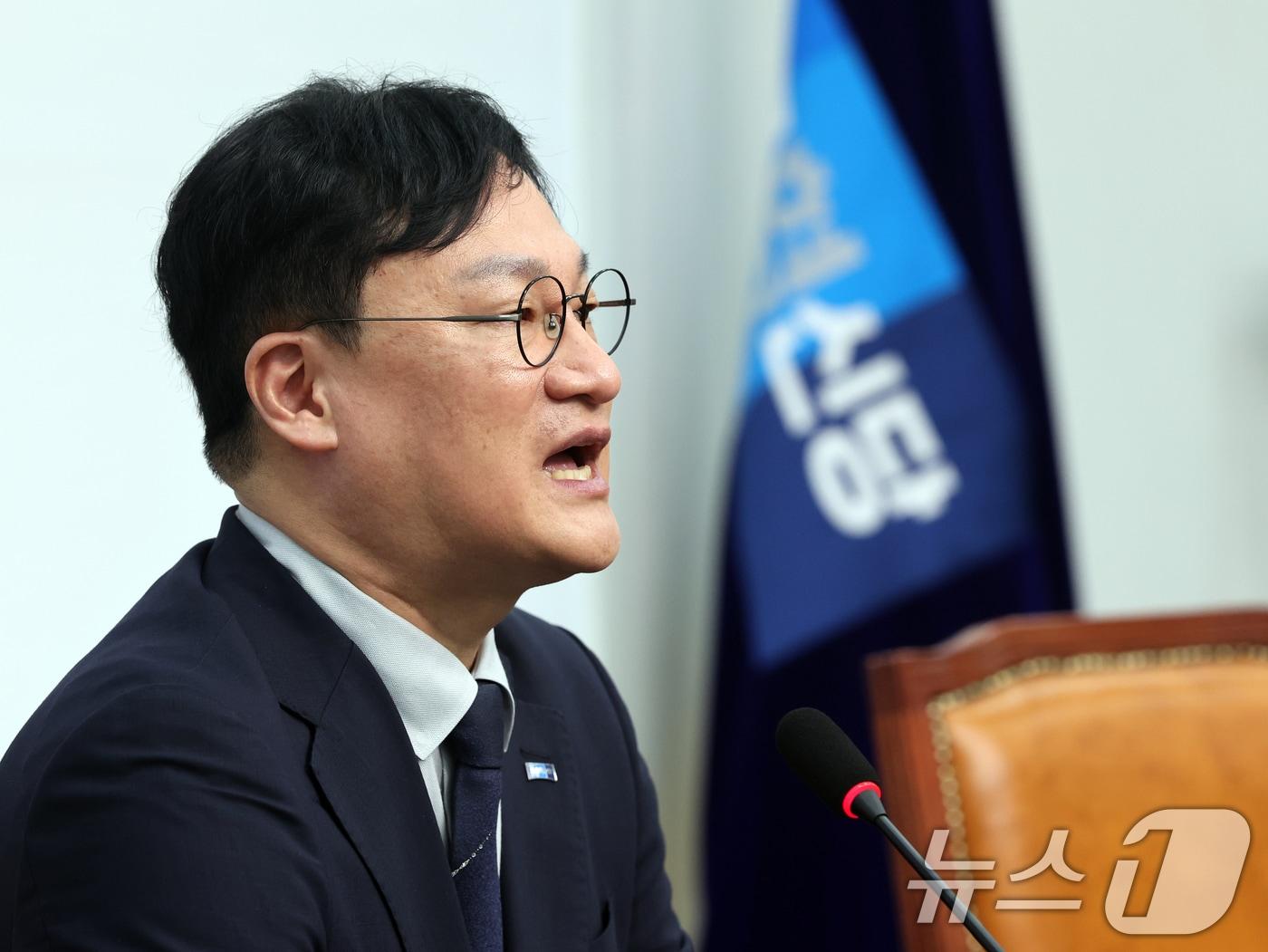 본문 이미지 - 황명필 조국혁신당 울산시당위원장이 27일 오전 서울 여의도 국회에서 6·3 지방선거 울산시장 후보 단일화 관련 기자회견을 하고 있다. 2026.5.27 ⓒ 뉴스1 황기선 기자