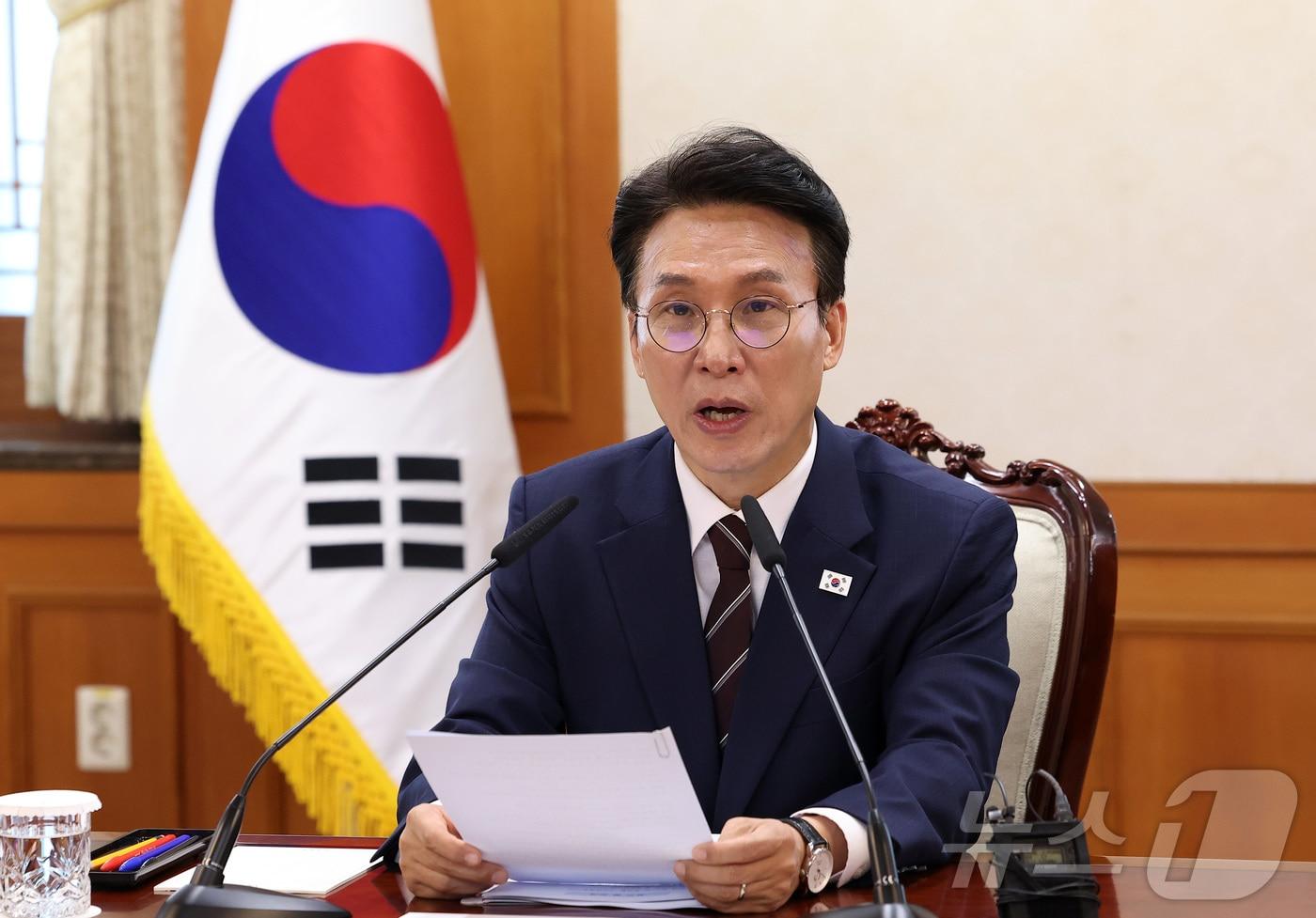 본문 이미지 - 김민석 국무총리가 27일 서울 종로구 정부서울청사에서 열린 대한민국 2045 전략수립위원회 1차 전체회의에서 모두발언을 하고 있다. 2026.5.27 ⓒ 뉴스1 김성진 기자