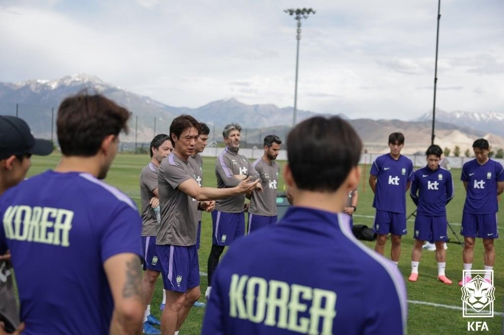 본문 이미지 - 2026 북중미 월드컵을 준비하는 축구대표팀. (대한축구협회 제공)