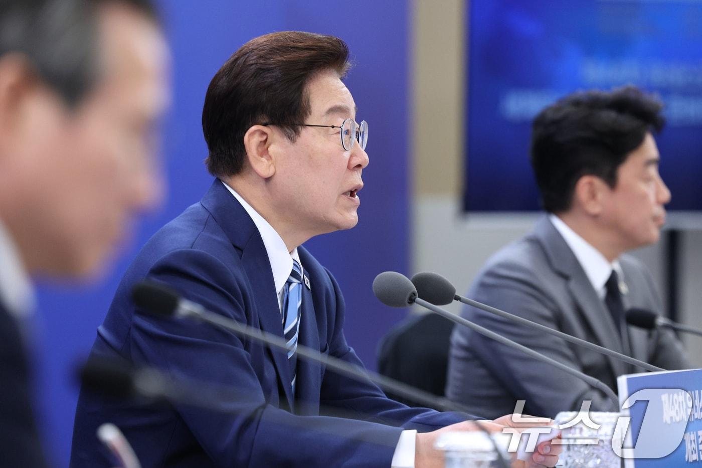본문 이미지 - 이재명 대통령이 27일 부산 해운대구에서 열린 제48차 유네스코 세계유산위원회 개최 준비 현황 보고회에서 발언하고 있다. (청와대통신사진기자단) 2026.5.27 ⓒ 뉴스1 허경 기자