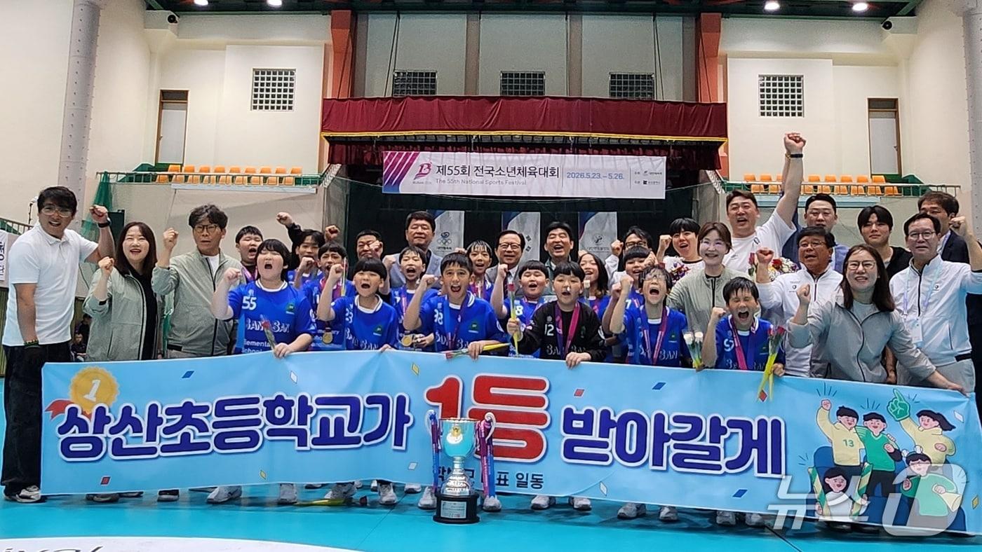 본문 이미지 - 전국소년체육대회서 우승한 진천상산초 핸드볼팀.(진천교육지원청 제공. 재판매 및 DB금지)/뉴스1