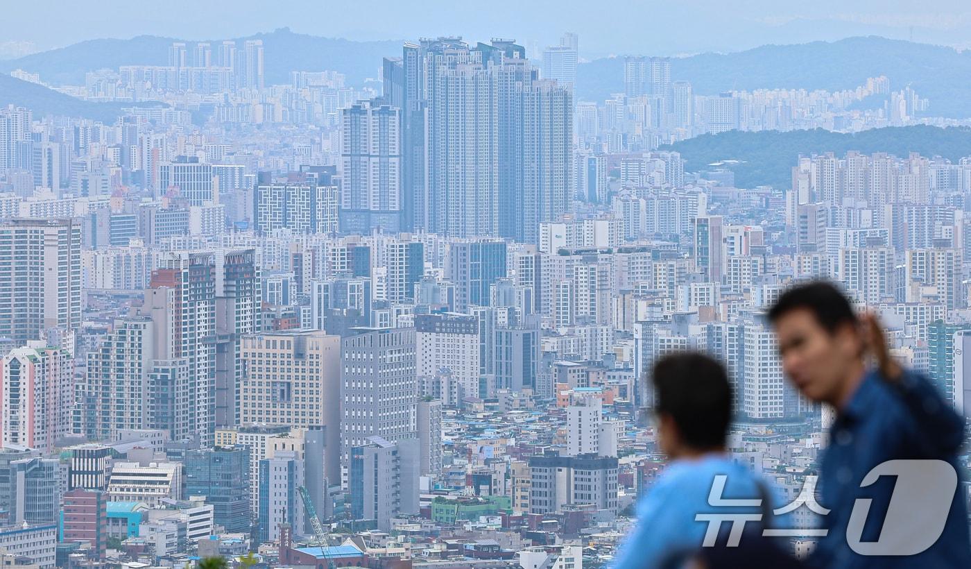 본문 이미지 -  서울 중구 남산에서 바라본 아파트. 2026.5.27 ⓒ 뉴스1 김도우 기자