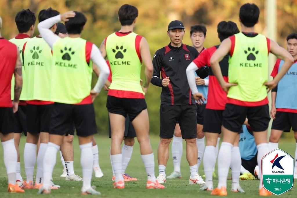 본문 이미지 -  전지훈련 중인 부천FC(한국프로축구연맹 제공)
