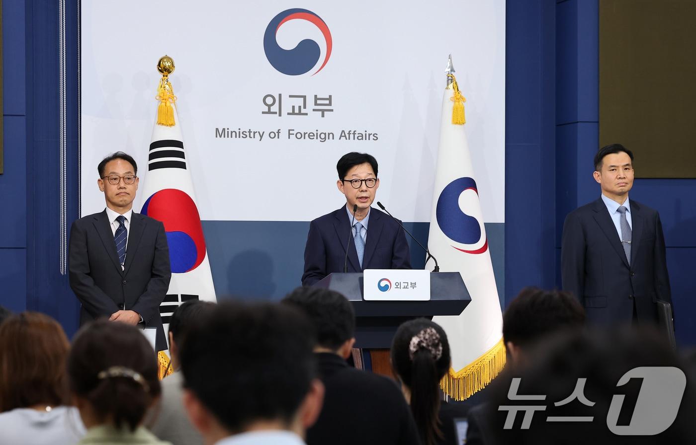 본문 이미지 - 박윤주 외교부 1차관이 지난 27일 서울 종로구 외교부 청사에서 HMM 나무호 피격 조사 결과 브리핑을 하고 있다. 2026.5.27 ⓒ 뉴스1 김성진 기자