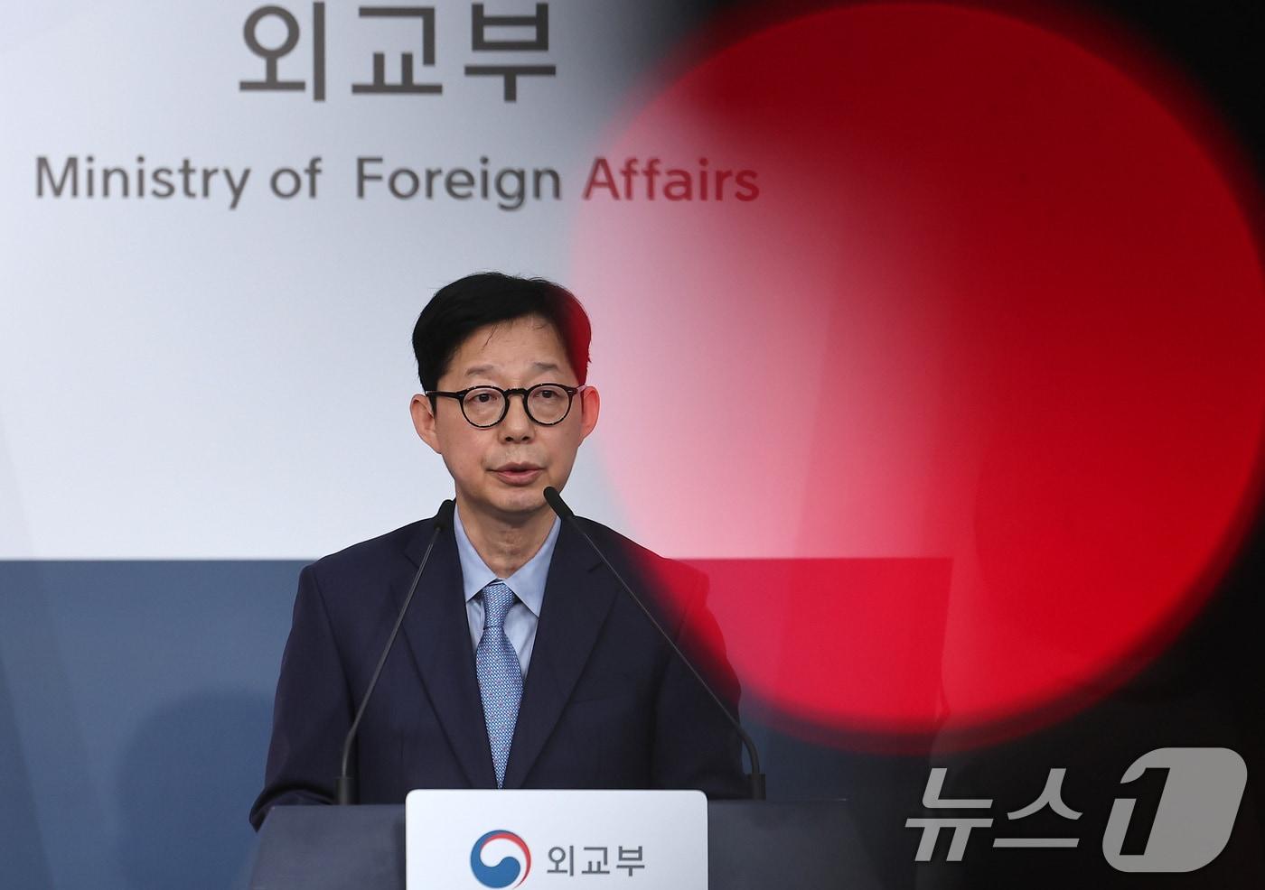 본문 이미지 - 박윤주 외교부 1차관이 27일 서울 종로구 외교부 청사에서 HMM 나무호 피격 조사 결과 브리핑을 하고 있다. 2026.5.27 ⓒ 뉴스1 김성진 기자