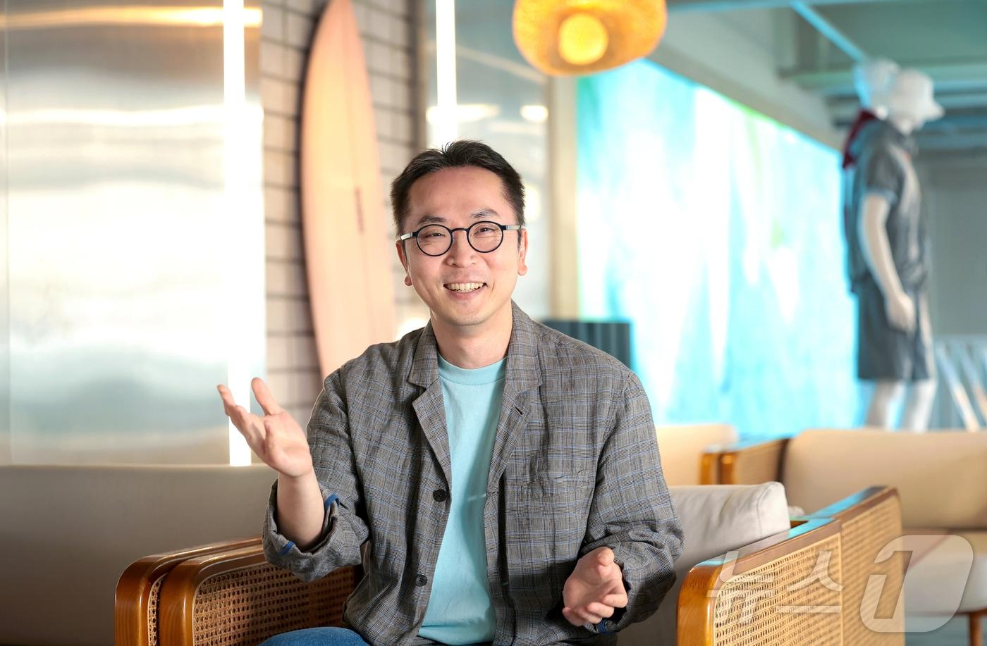 본문 이미지 - 박재성 배럴 부사장이 28일 서울 용산구 배럴 본사에서 열린 뉴스1과의 인터뷰에 앞서 포즈를 취하고 있다. ⓒ 뉴스1 권현진 기자