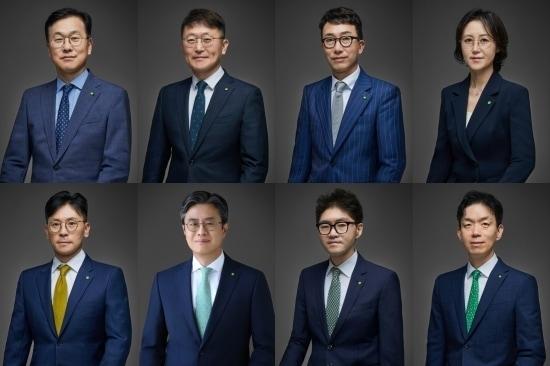 본문 이미지 - 왼쪽 위부터 길기완 총괄대표, 권지원 세일즈&마케팅 대표, 김동환 회계감사 부문 대표, 김지현 세무자문 부문 대표, 왼쪽 아래부터 남상욱 경영자문 부문 대표, 배재민 컨설팅 부문 대표, 김석기 경영지원 부문 대표, 황승희 위험관리 부문 대표(한국 딜로이트 그룹 제공).
