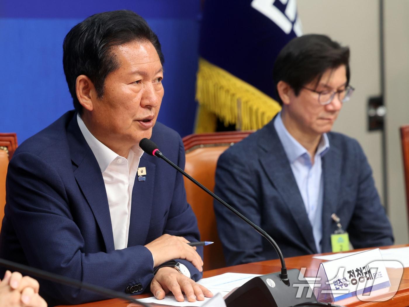본문 이미지 - 정청래 더불어민주당 대표가 28일 오전 서울 여의도 국회에서 열린 '서울의 안전 이대로 괜찮은가' 전문가 긴급 좌담회에서 모두발언을 하고 있다. 이날 좌담회는 국회 더불어민주당 국토교통위원회와 행정안전위원회가 주최했다. 2026.5.28 ⓒ 뉴스1 황기선 기자