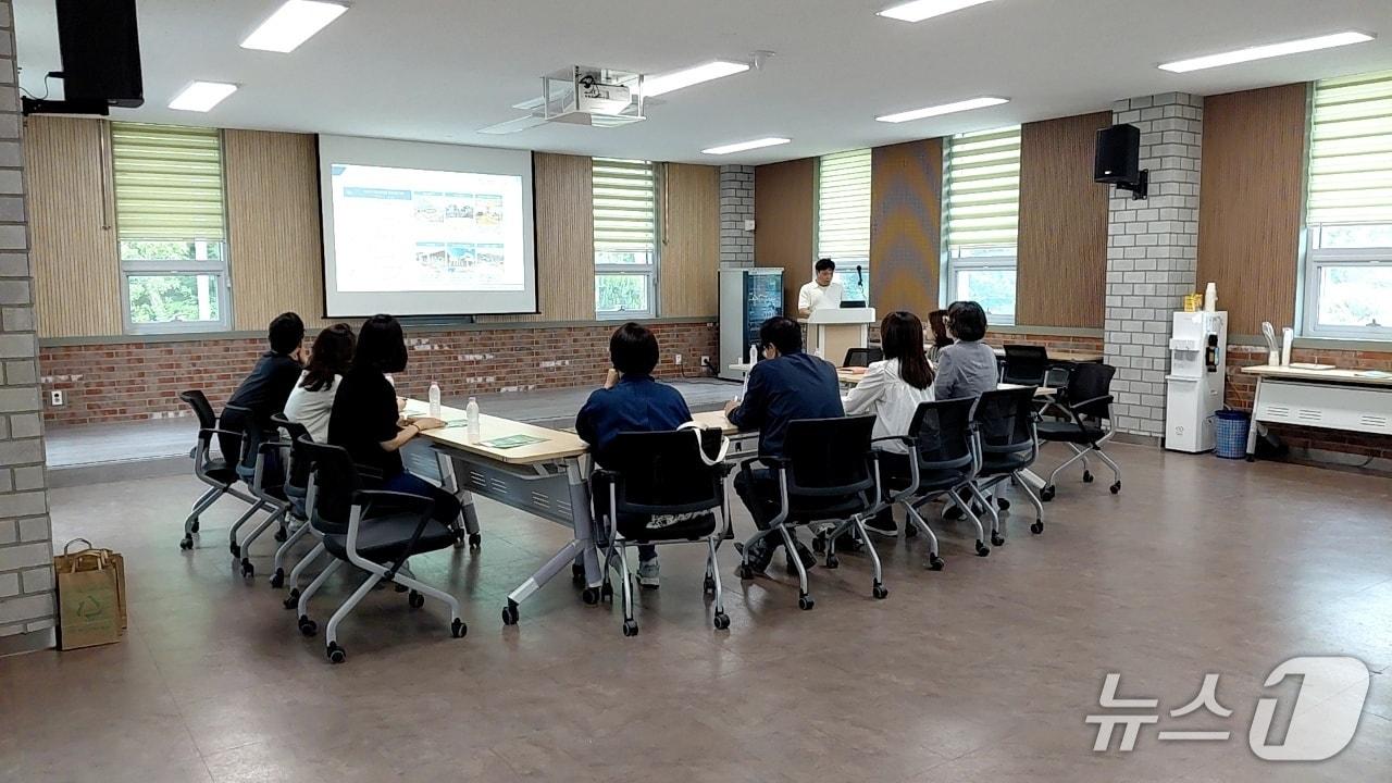 본문 이미지 - 금산군은 경기 성남시와 금산군 아토피자연치유마을 활성화를 위한 회의를 개최했다. (금산군 제공.재판매 및 DB금지)/뉴스1
