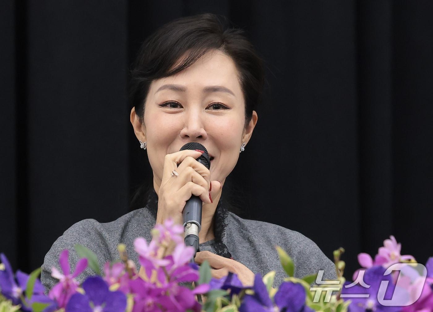 본문 이미지 - 박혜진 국립오페라단 신임 단장 겸 예술감독이 28일 서울 서초구 예술의전당 N스튜디오에서 열린 기자간담회에서 인사말을 하고 있다. 2026.5.28 ⓒ 뉴스1 권현진 기자