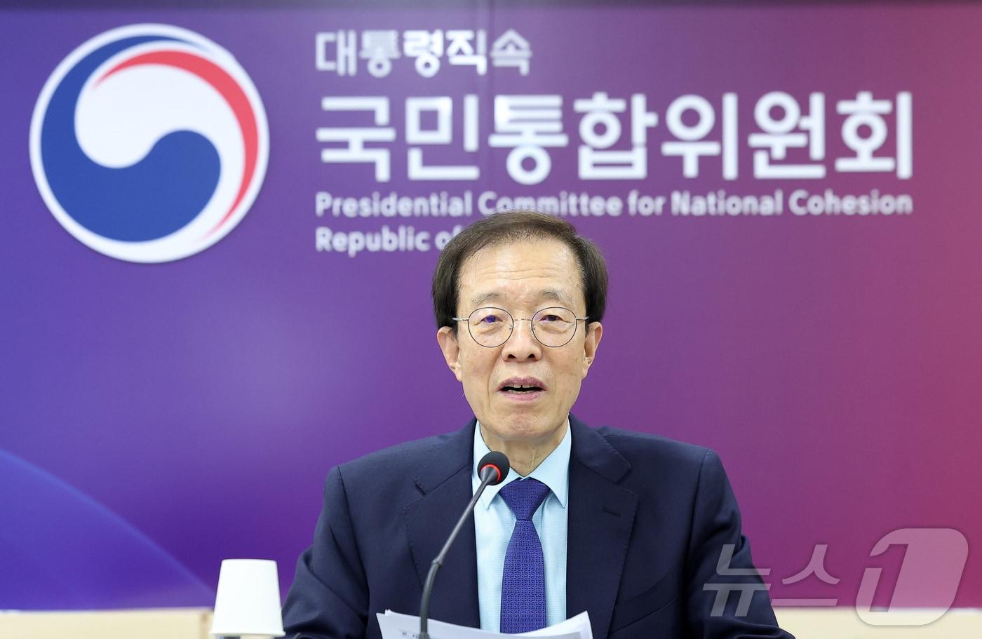 본문 이미지 - 이석연 국민통합위원장이 28일 서울 종로구 정부서울청사에서 열린 국민통합위원회 홍보대사 위촉식에서 인사말을 하고 있다. 2026.5.28 ⓒ 뉴스1 김성진 기자