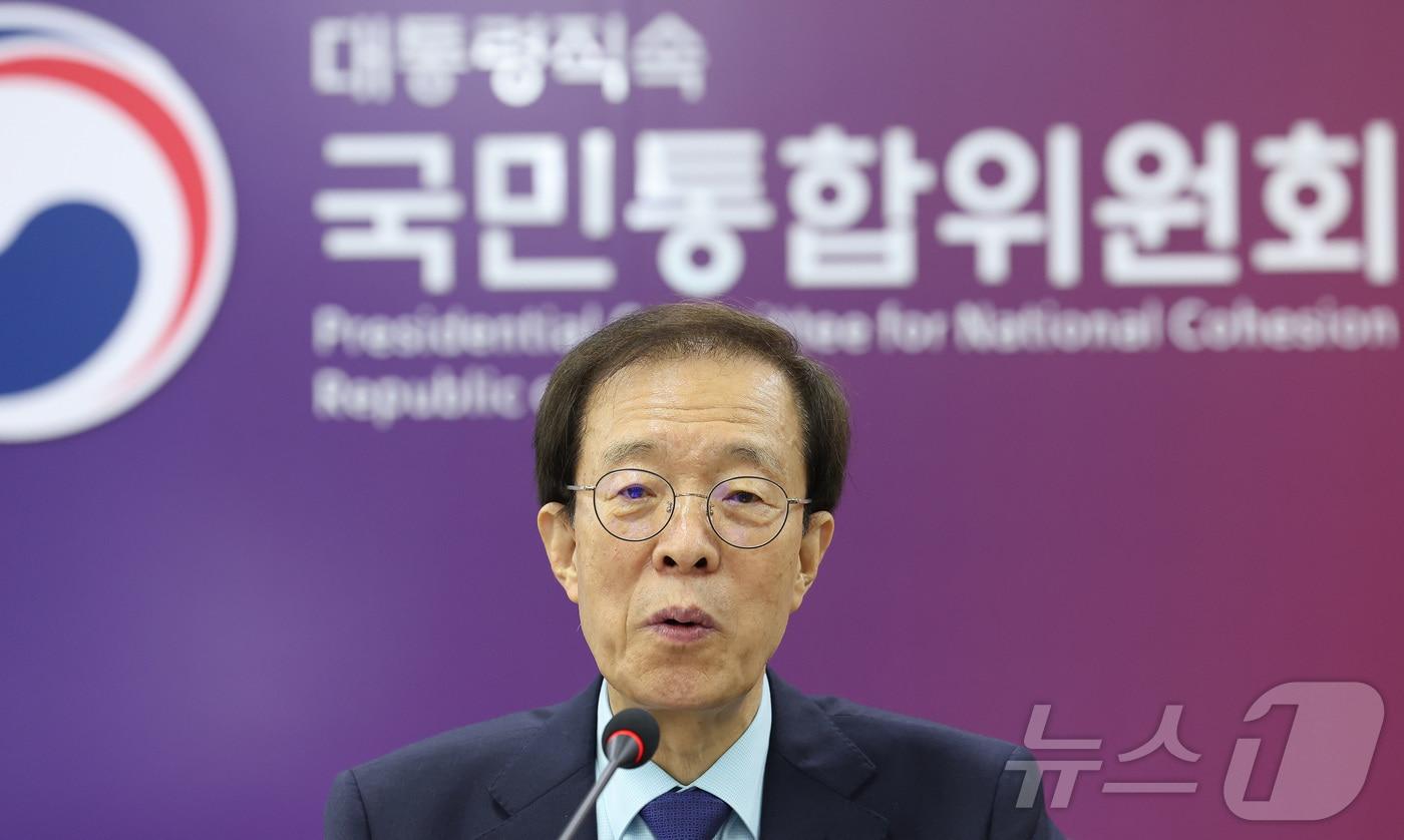 본문 이미지 - 이석연 국민통합위원장이 28일 서울 종로구 정부서울청사에서 열린 국민통합위원회 홍보대사 위촉식에서 인사말을 하고 있다. 2026.5.28 ⓒ 뉴스1 김성진 기자