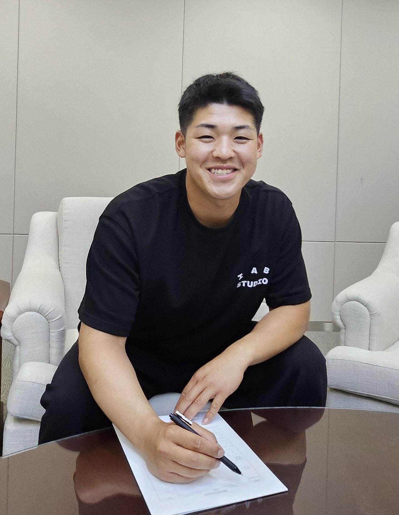본문 이미지 - KIA 타이거즈와 계약한 시라카와 케이쇼. (KIA 제공)