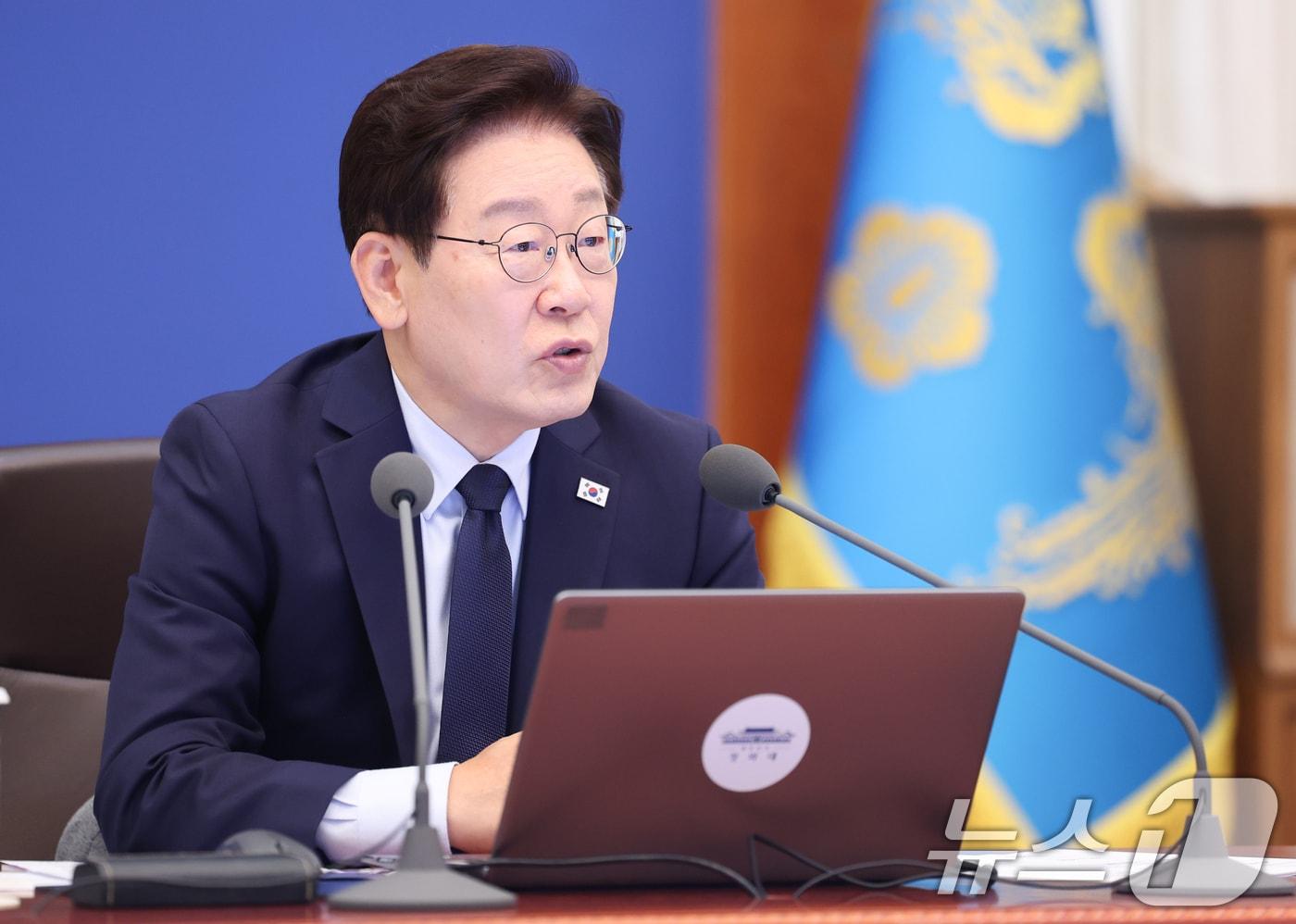 본문 이미지 - 이재명 대통령이 28일 청와대에서 열린 수석보좌관회의에서 발언하고 있다. 2026.5.28 ⓒ 뉴스1 이재명 기자