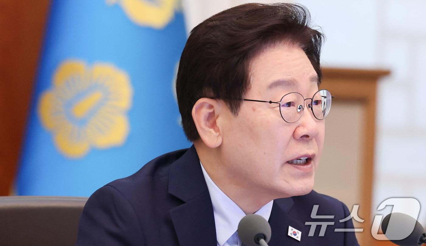본문 이미지 - 이재명 대통령이 28일 청와대에서 열린 수석보좌관회의에서 발언하고 있다. 2026.5.28 ⓒ 뉴스1 이재명 기자