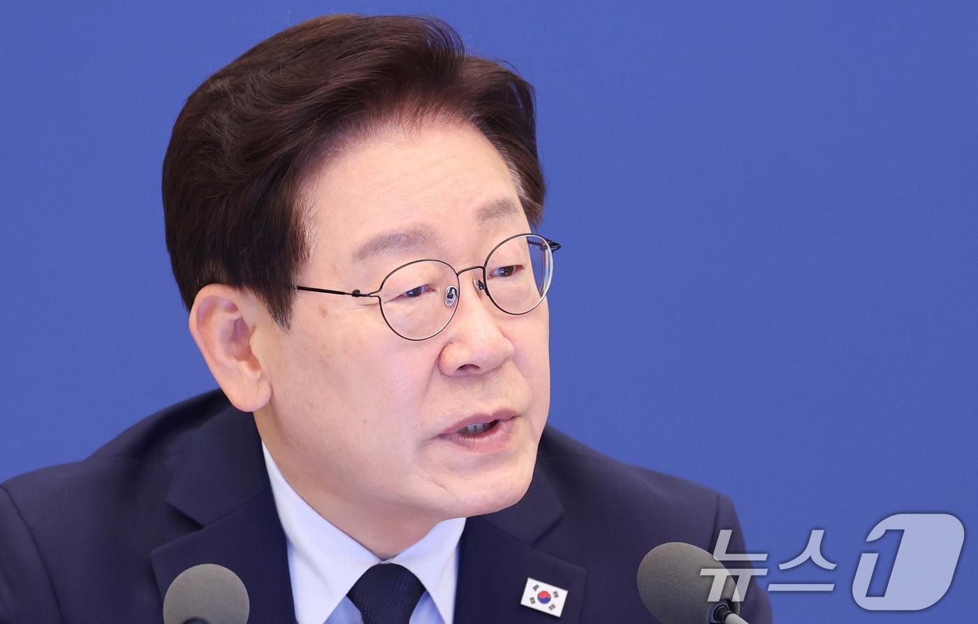 본문 이미지 - 이재명 대통령이 28일 청와대에서 열린 수석보좌관회의에서 발언하고 있다. 2026.5.28 ⓒ 뉴스1 이재명 기자