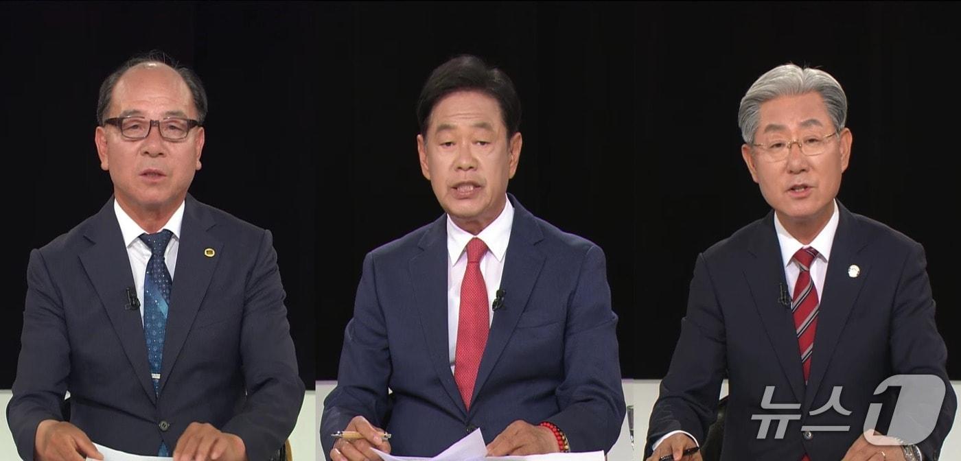 본문 이미지 - 의령군수 선거에 출마한 손태영 더불어민주당 후보, 강원덕 국민의힘 후보, 오태완 무소속 후보가 28일 KBS 창원방송총국에서 열린 법정 TV 토론에 참석해 있다.(KBS 창원방송총국 유튜브 생중계 갈무리. 재편집.)