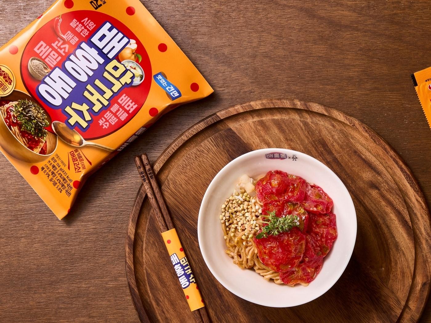본문 이미지 - 배홍동토마토 막국수 연출 사진.(농심 제공)
