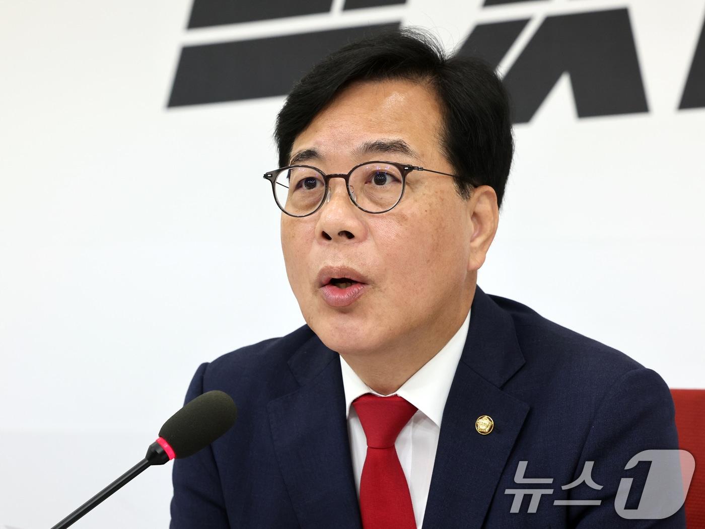 본문 이미지 - 송언석 국민의힘 원내대표가 29일 오전 서울 여의도 국회에서 열린 경제 현안 기자간담회에서 모두발언을 하고 있다. 2026.5.29 ⓒ 뉴스1 황기선 기자