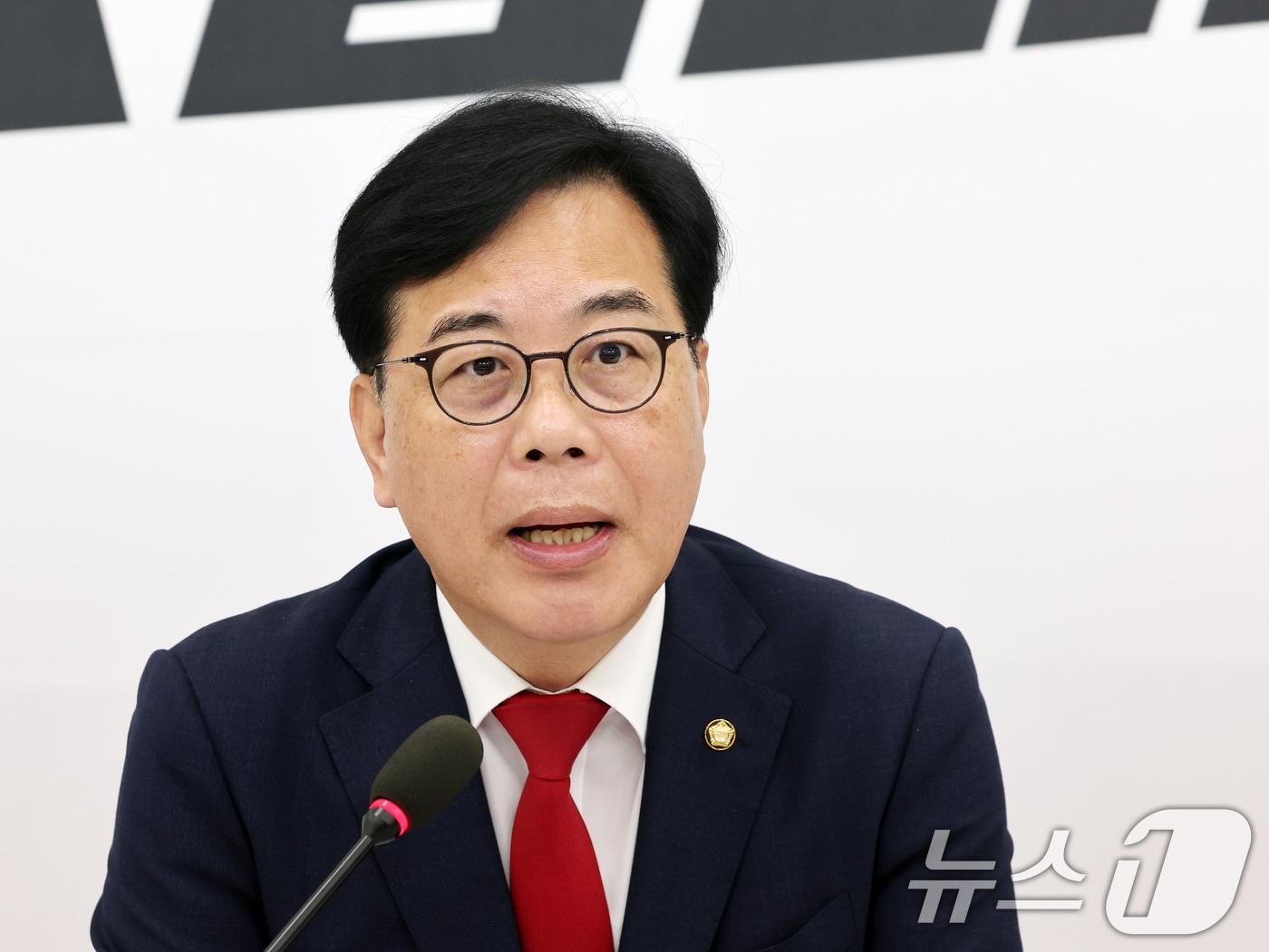 본문 이미지 - 송언석 국민의힘 원내대표가 29일 오전 서울 여의도 국회에서 열린 경제 현안 기자간담회에서 모두발언을 하고 있다. ⓒ 뉴스1 황기선 기자