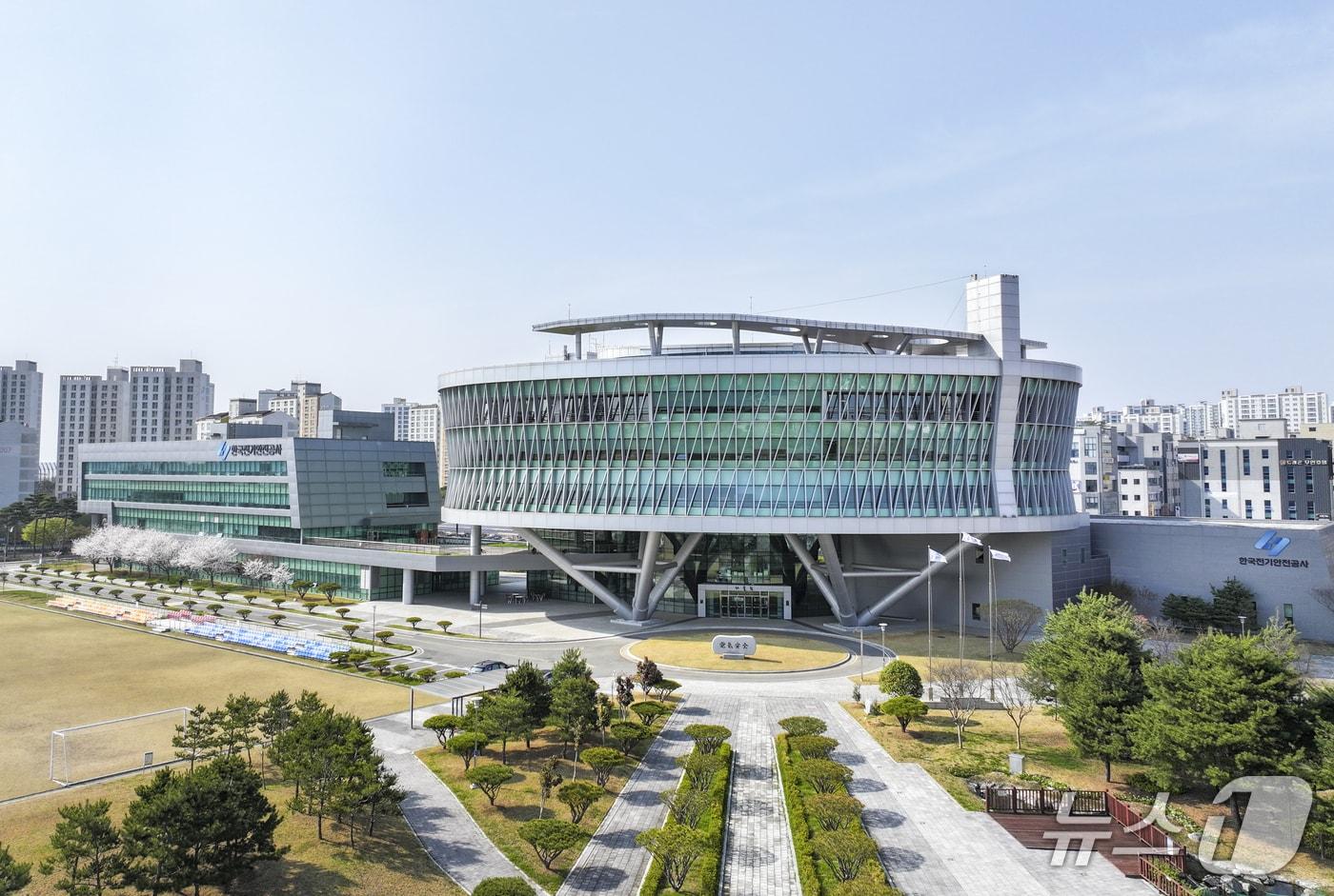 본문 이미지 - 한국전기안전공사는 행정안전부 주관 '2026년 재난안전사업 평가'에서 최고 등급인 '우수' 등급을 획득했다고 29일 밝혔다.2026.5.29/뉴스1