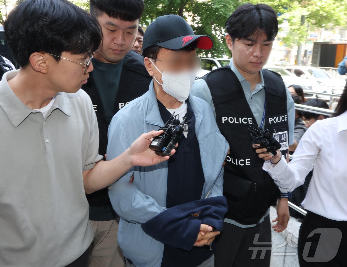 본문 이미지 - 살인미수 및 특수상해 혐의를 받는 60대 남성 A씨가 29일 오전 서울 양천구 서울남부지법에서 열린 구속 전 피의자 심문(영장실질심사)에 출석하고 있다. 2026.5.29 ⓒ 뉴스1 김진환 기자