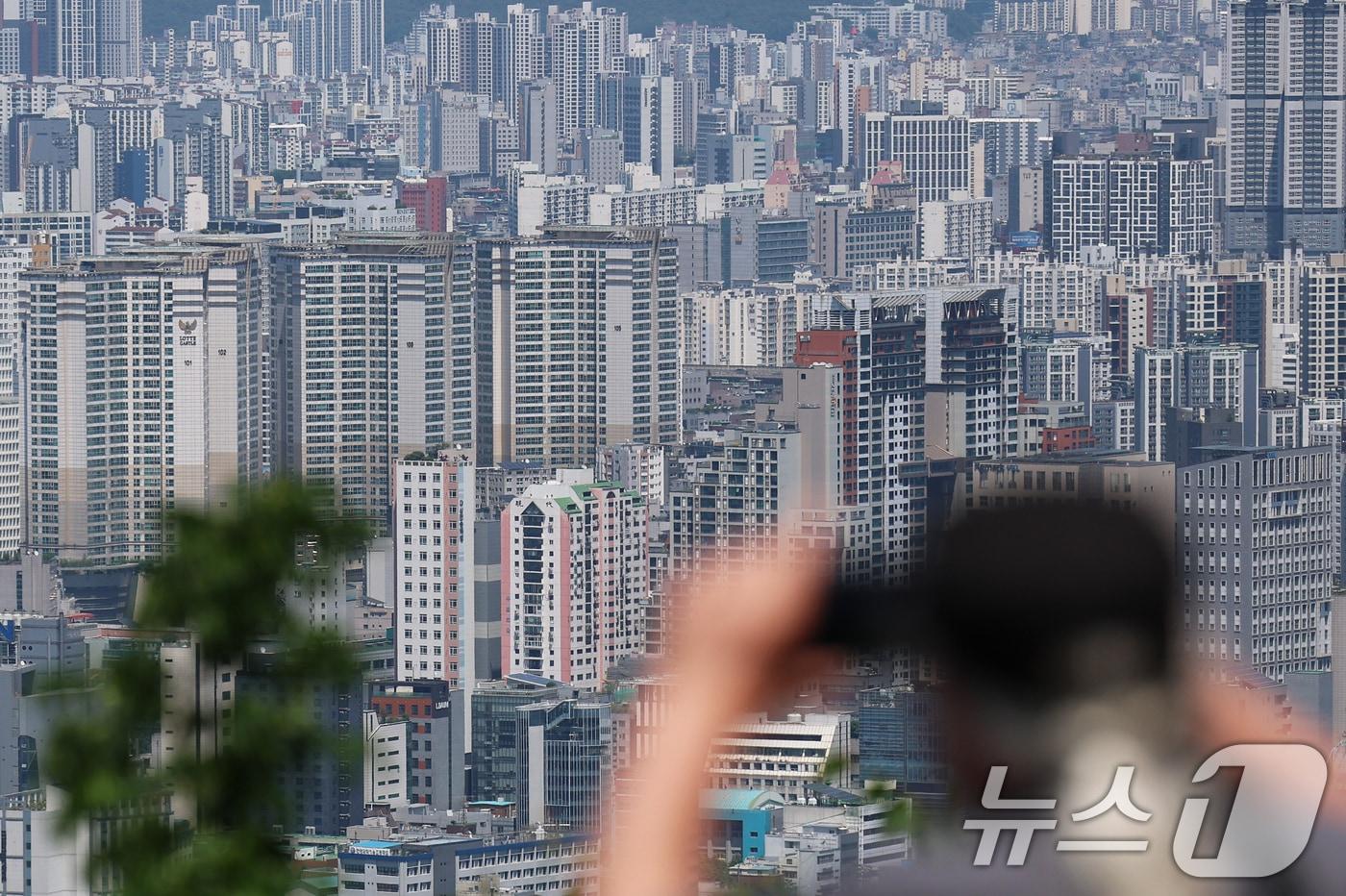 본문 이미지 - 이날 남산에서 바라본 서울 아파트 단지 모습. 2026.5.29 ⓒ 뉴스1 오대일 기자