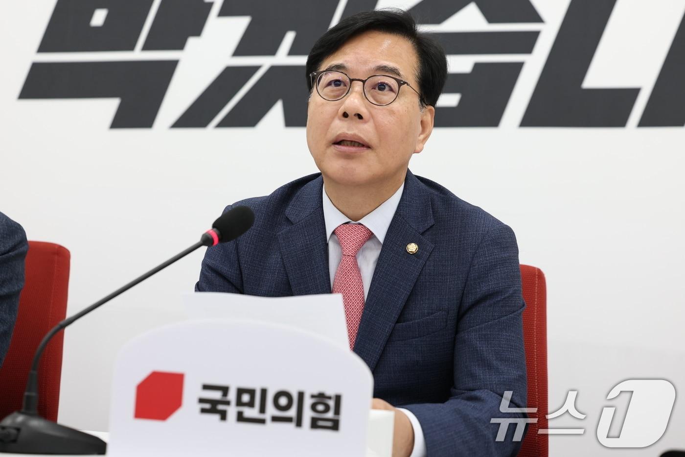 본문 이미지 - 송언석 국민의힘 원내대표가 3일 서울 여의도 국회에서 조작기소 특검법 관련 기자간담회를 하고 있다. 2026.5.3 ⓒ 뉴스1 유승관 기자