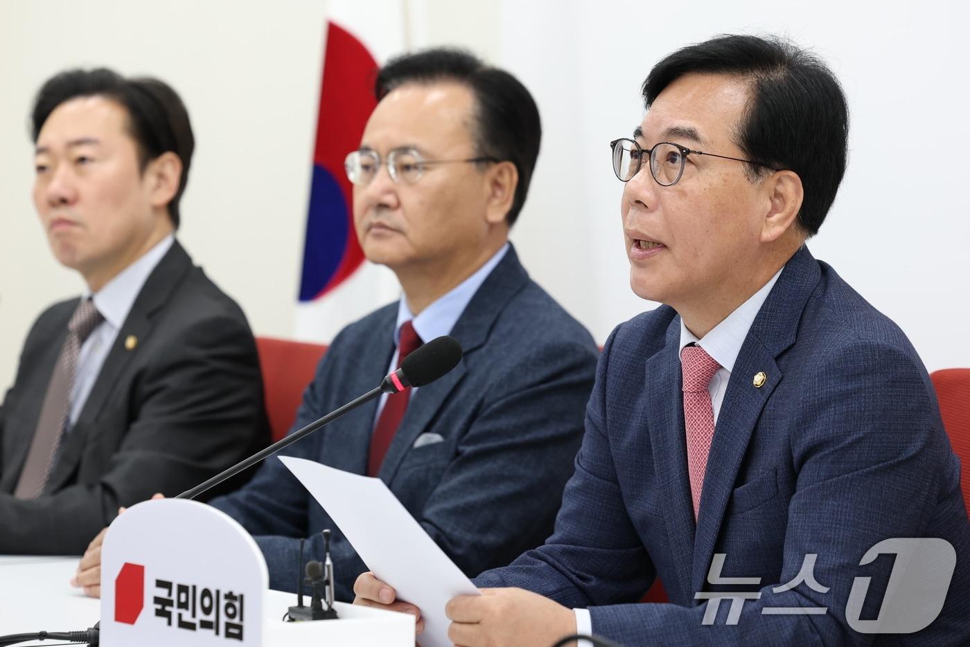 본문 이미지 - 송언석 국민의힘 원내대표가 3일 서울 여의도 국회에서 조작기소 특검법 관련 기자간담회를 하고 있다. 2026.5.3 ⓒ 뉴스1 유승관 기자