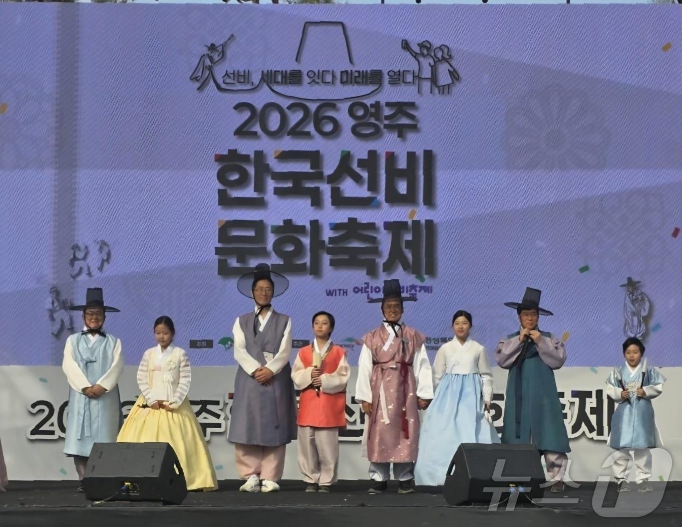 본문 이미지 - 경북도는 3일 5월 도내 축제를 연계한 체류형 관광 활성화에 나선다.사진은 영주선비축제 /뉴스1