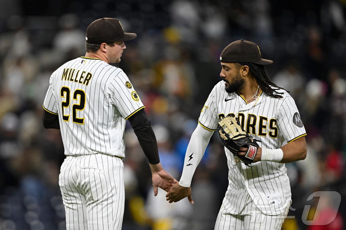 본문 이미지 - 메이저리그(MLB) 샌디에이고 파드리스 소속 선수들. ⓒ 로이터=뉴스1