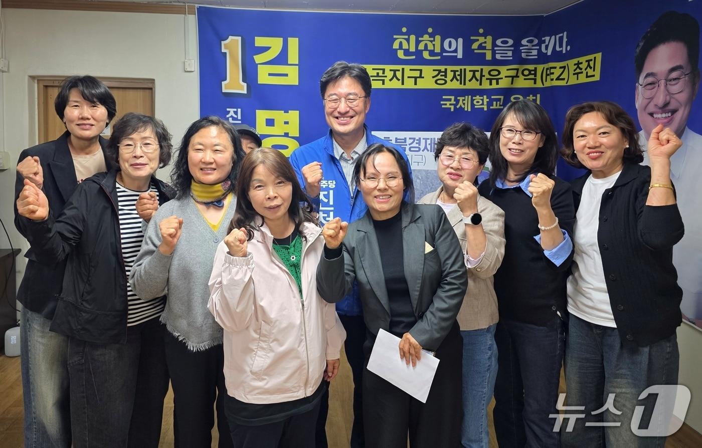 본문 이미지 - 김명식 진천군수 후보 여성농민회와 간담회(김명식 캠프 제공. 재판매 및 DB금지)