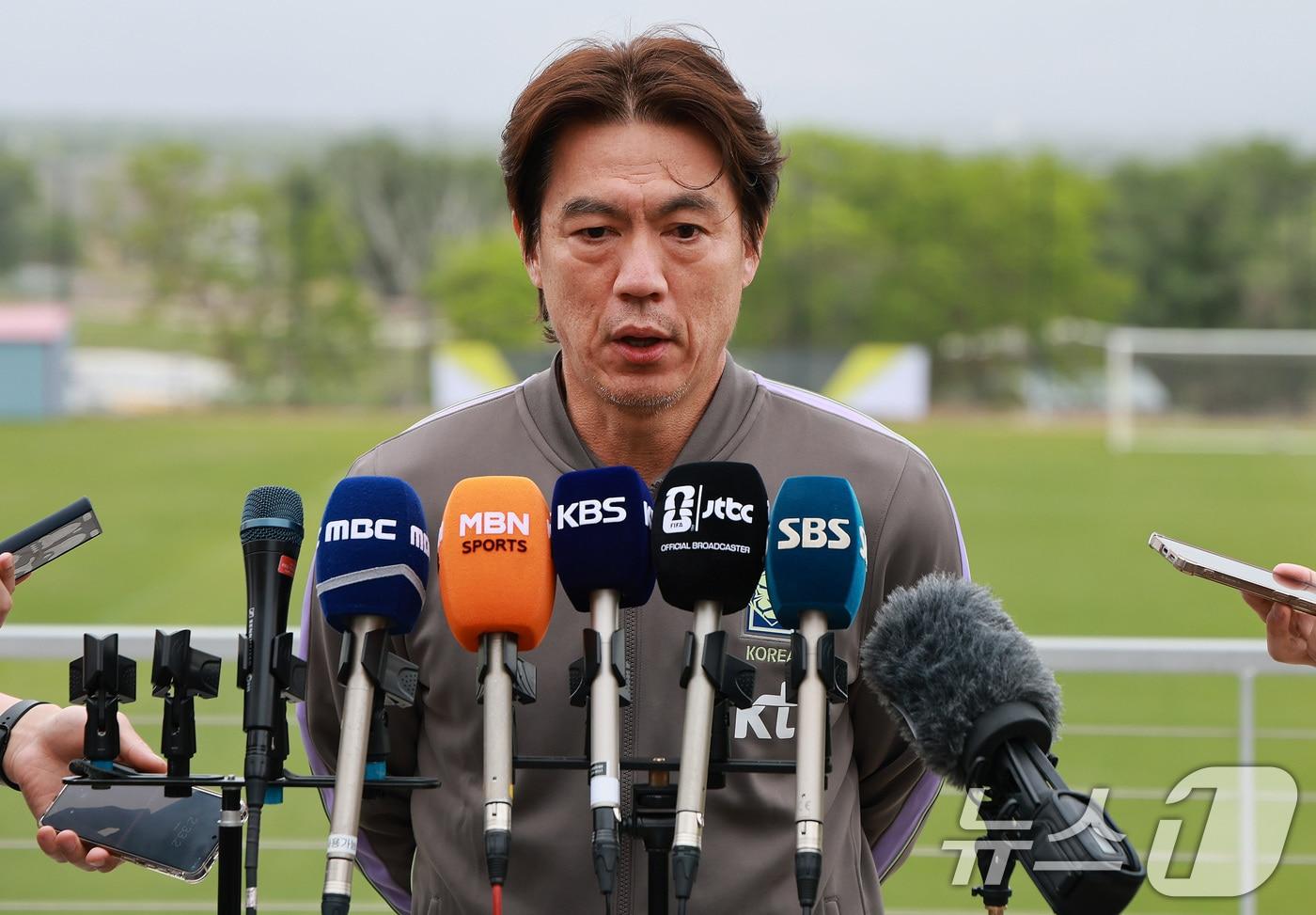 본문 이미지 - 홍명보 대한민국 축구대표팀 감독이 29일(현지시간) 미국 유타주 헤리먼에 위치한 자이언스뱅크 트레이닝센터에서 인터뷰를 하고 있다. 2026.5.30 ⓒ 뉴스1 임세영 기자